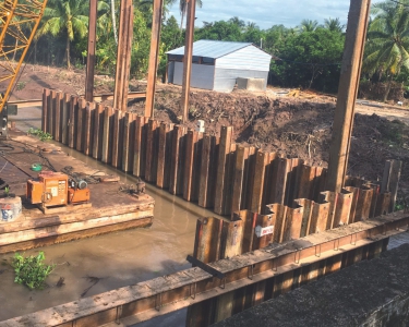 Cống Bà Héc - Thi công đóng cừ thép tường vây