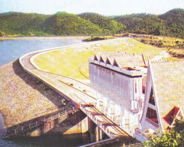 Hồ chứa nước Sông Quao - Đập tràn mặt cắt thực dụng 3 cửa van cung