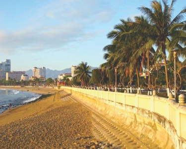 Kè chắn biển đường Trần Phú (Nha Trang) - Đoạn trước UBND tỉnh Khánh Hòa