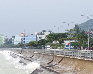 Kè chắn biển qua Ba Làng (Nha Trang) - Mùa sóng lớn