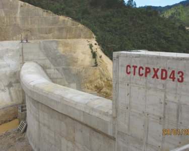 Thủy điện A Vương 3  (Quảng Nam) - Đập tràn bê tông hoàn thiện