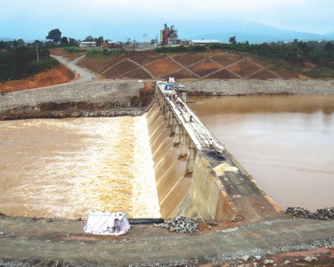 Xả lũ qua đập tràn Thủy điện Bảo Lộc (Lâm Đồng)