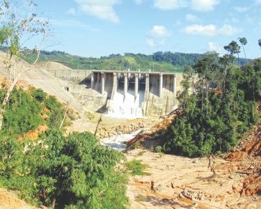 Xả lũ qua đập tràn thủy điện Đa M